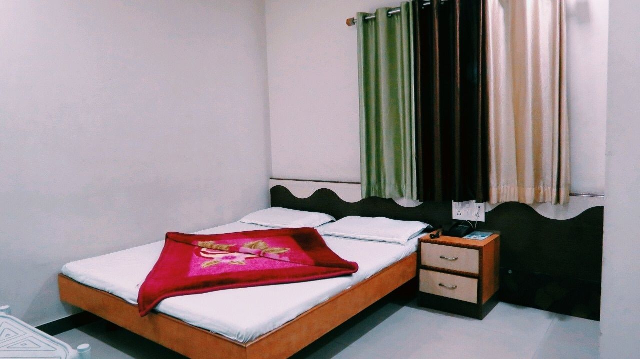 Hotel Shiv Inn Deluxe Non A/C Room