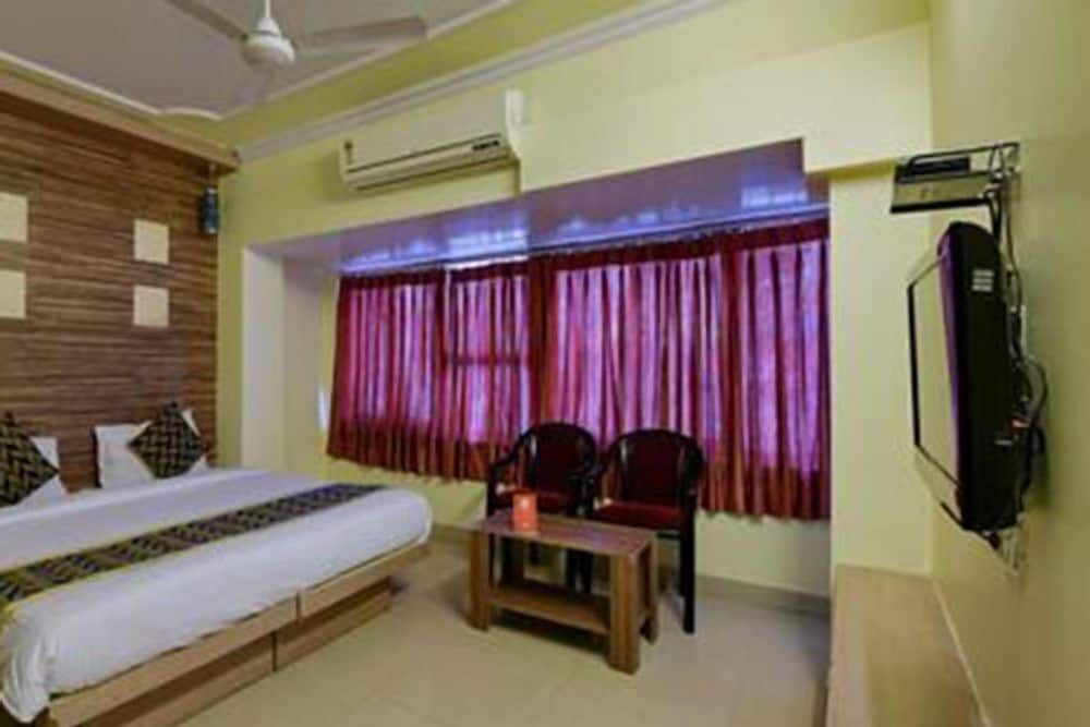 Hotel Radha Palace