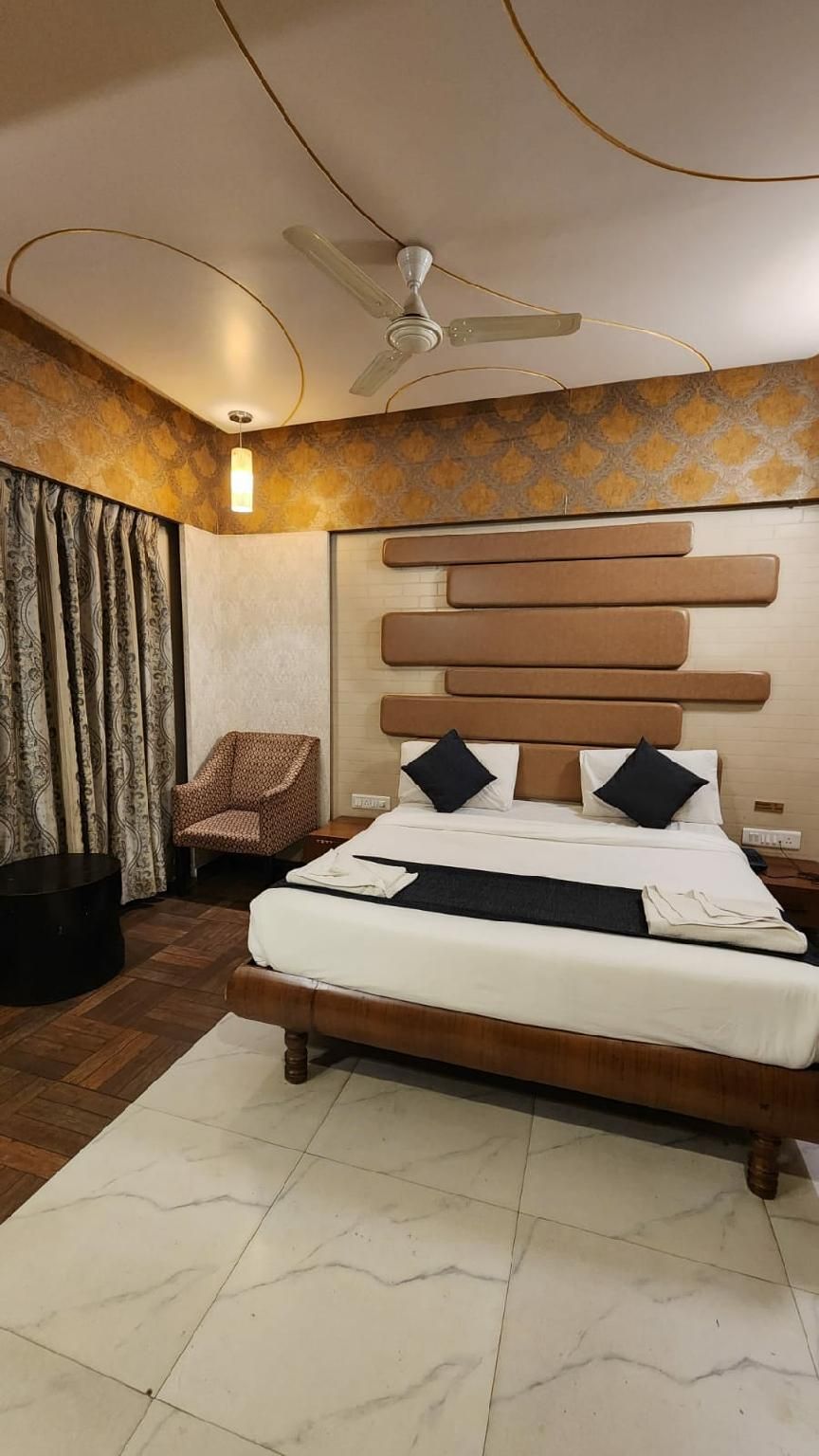 Deluxe Double Bed A.C (With Saibaba Temple Pickup And Drop)