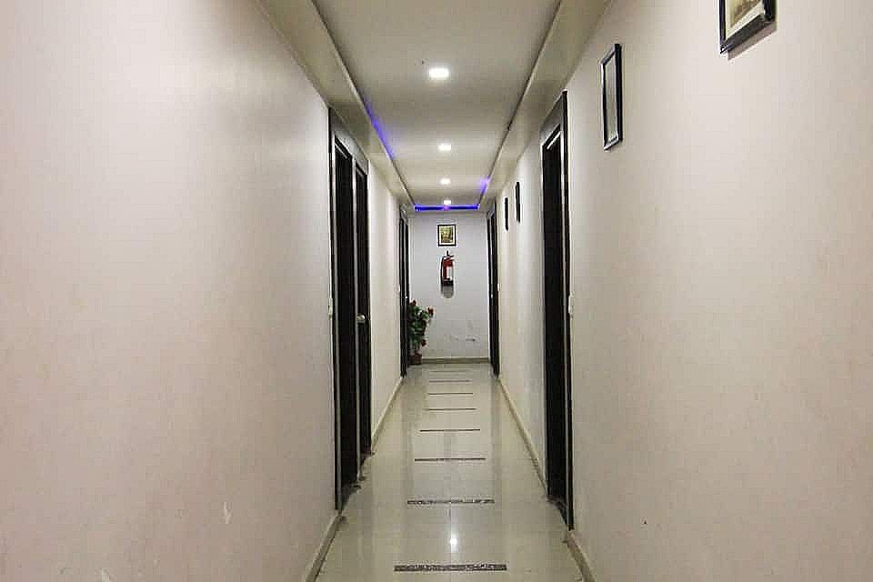 undefined Hotel Avion Inn 4