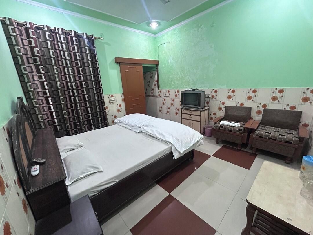 undefined Hotel Gautam 8