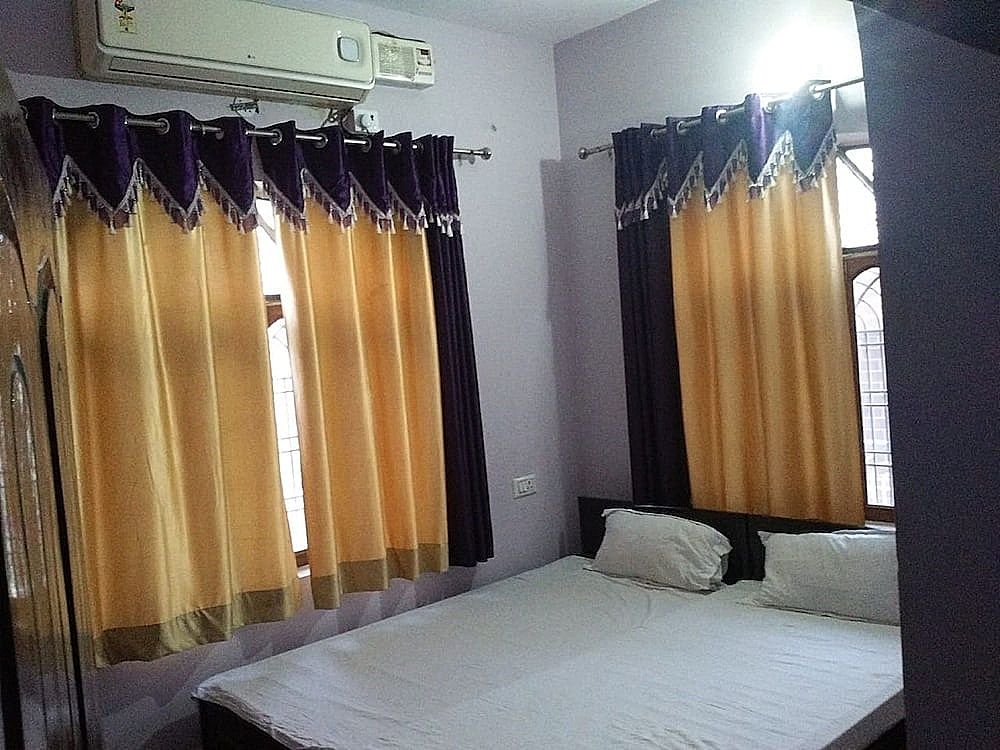 Srishti Shelter Deluxe Double Bed Room 3
