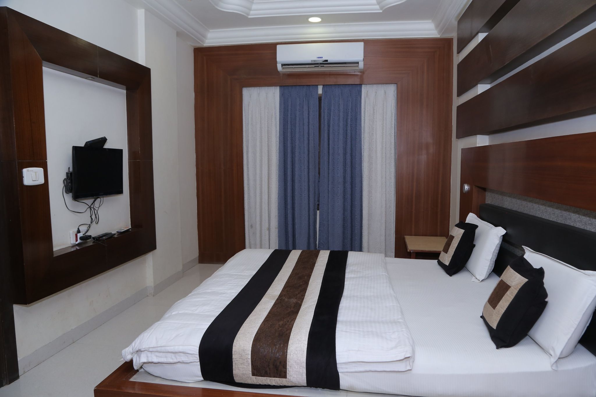 Hotel City Palace Double Bed Standard AC Room 8