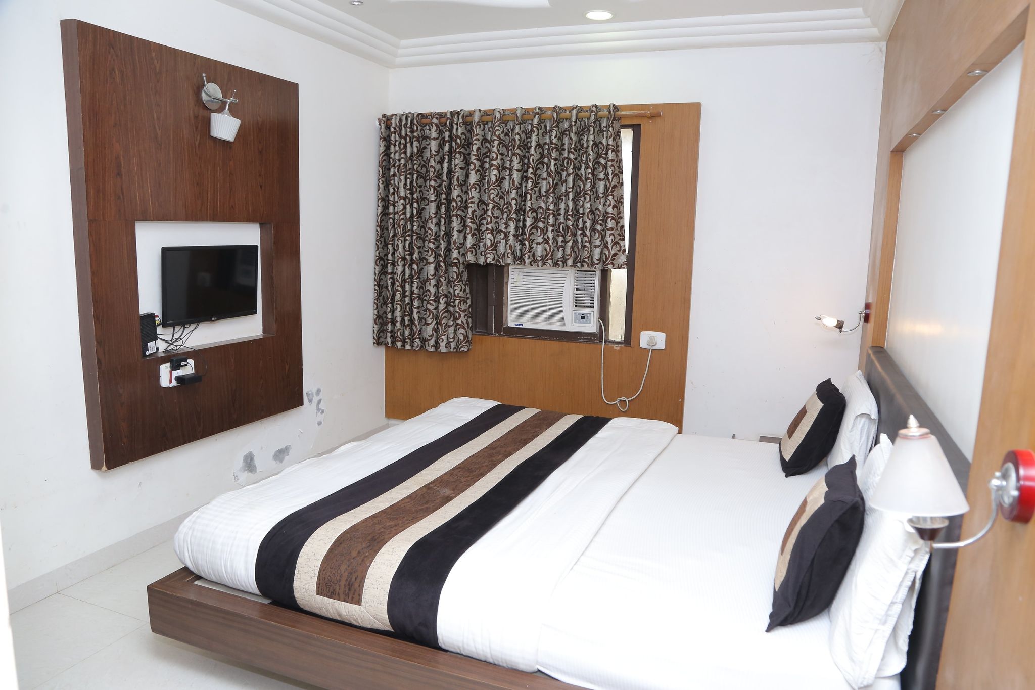 Hotel City Palace Double Bed Standard AC Room 9