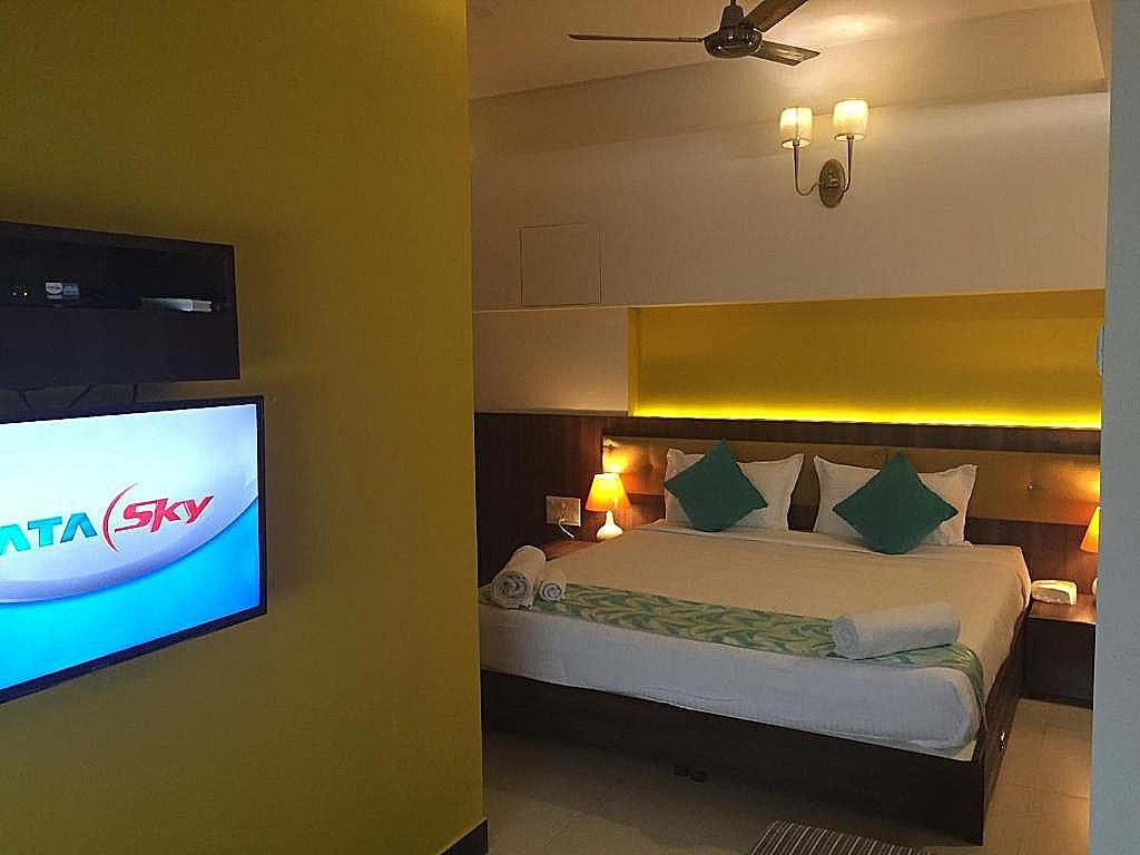 Luxtay Suites Studio with Sofa Bed 3