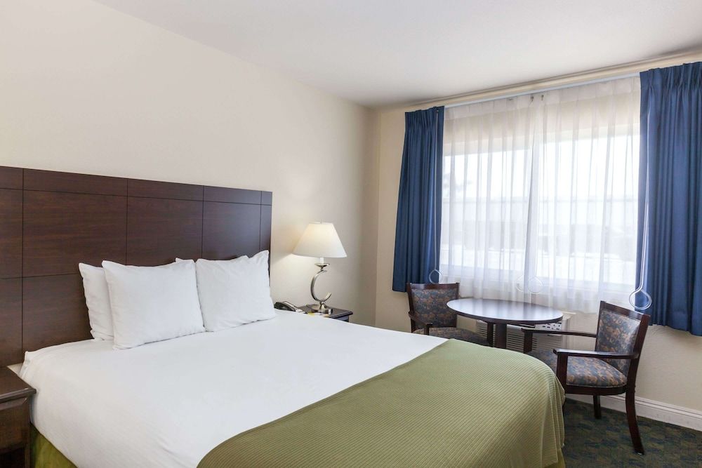 Standard Room, 1 Queen Bed