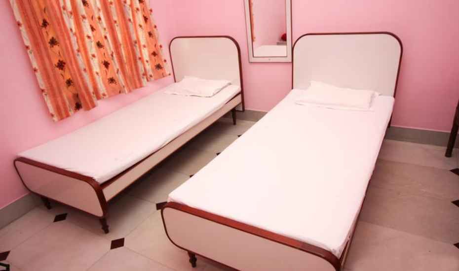 Hotel Vishal Standard Double Room (Non AC) 2