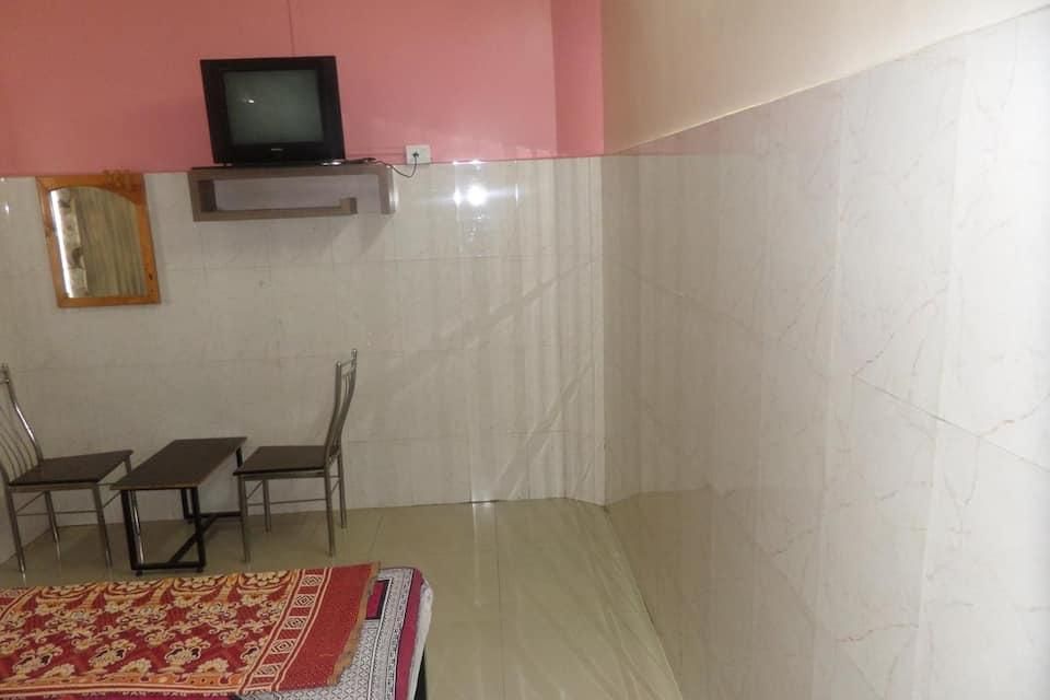 New Bombay Lodge Deluxe BED ROOM AC