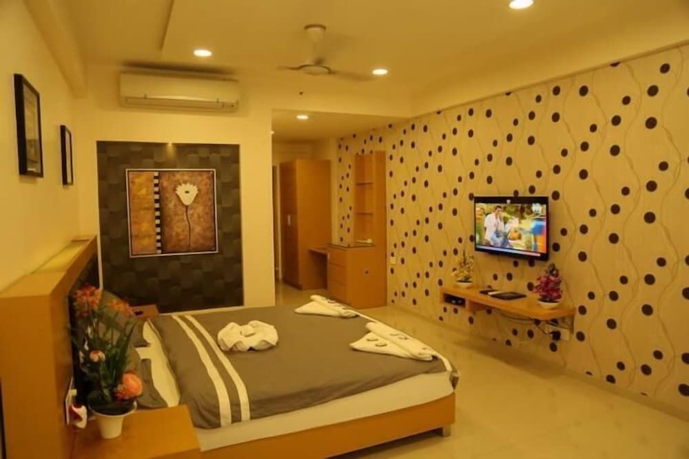 undefined iROOMZ Nakshatra-LR 7