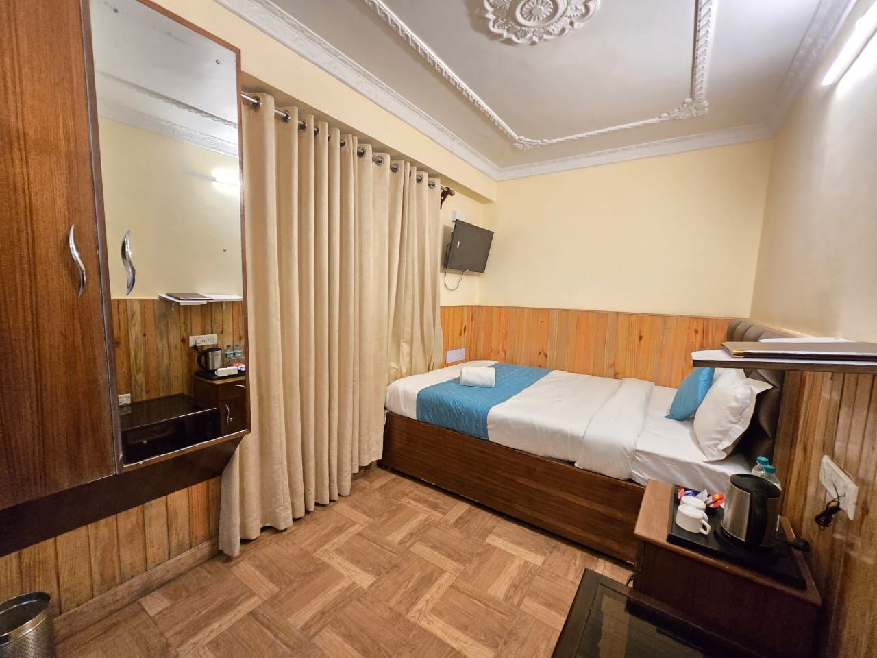 INDUS MOUNT ROYALE - 100 Meters from Mall Comfort (Non View) 9