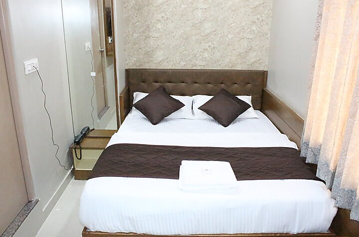 Olivia Inn & Suites Deluxe Room Non AC 2