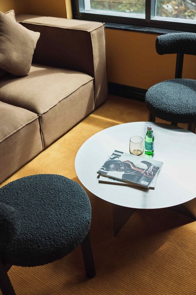 Hotel Diplomat Executive King Suite 7