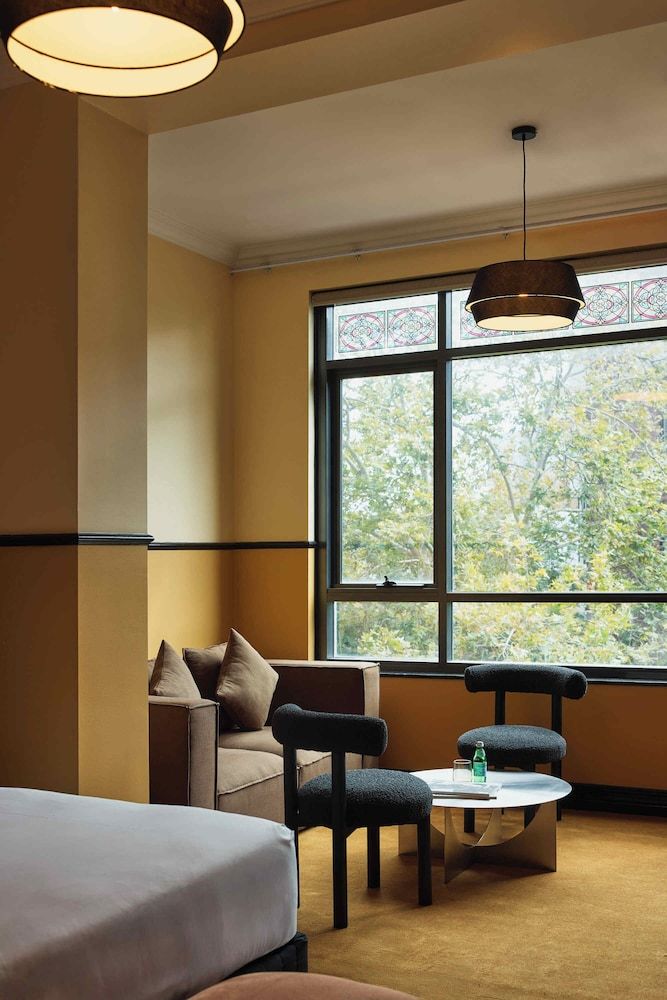 Hotel Diplomat Executive King Suite 4