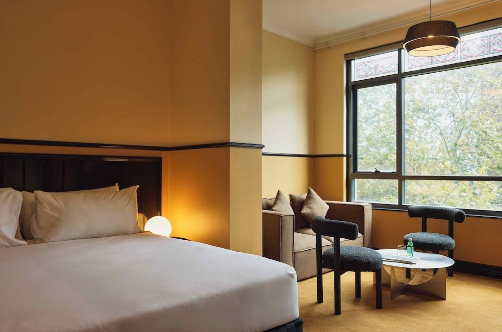 Hotel Diplomat Executive King Suite 2