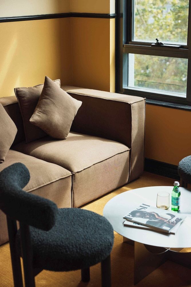 Hotel Diplomat Executive King Suite 6