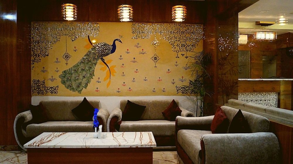 Lobby lounge