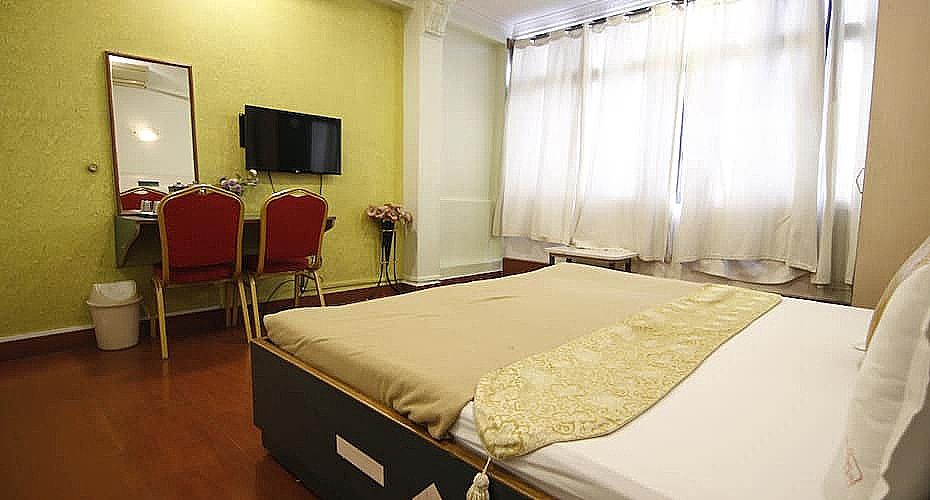 Hotel Tushar Deluxe NON AC (Below 21 Years Not Allowed) 3