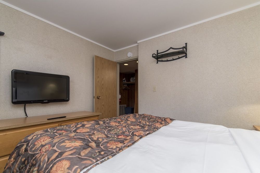 undefined Douglas Fir Resort and Chalets 2