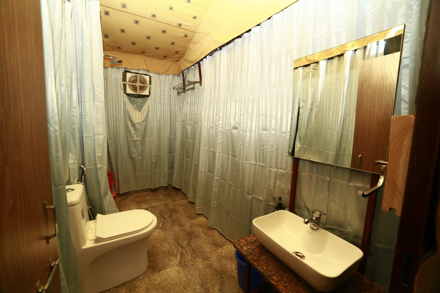 Hotel Marigold Mount Abu With Swimming Pool by SAH Luxury Tent 4