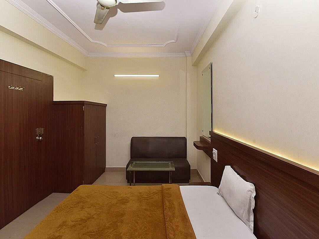 Deluxe  Non A/C Room