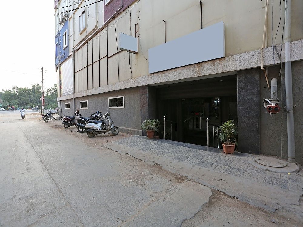 undefined Hotel O DS Grand Inn 7