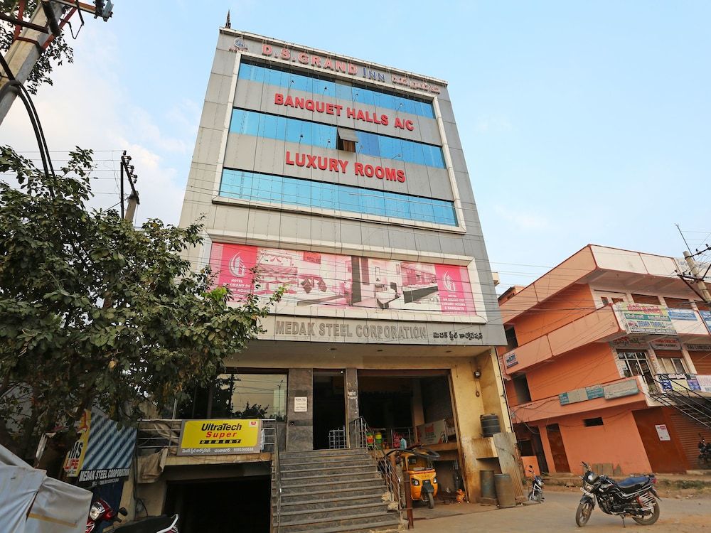 undefined Hotel O DS Grand Inn 6