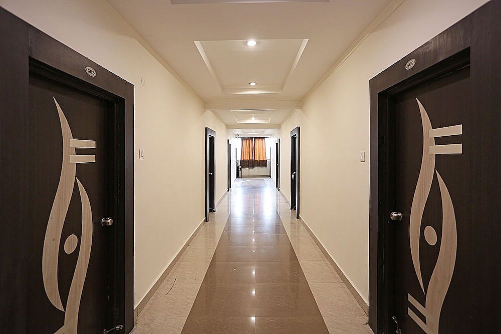 undefined Hotel O DS Grand Inn 4