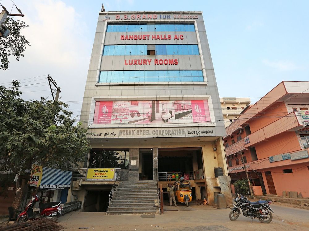 undefined Hotel O DS Grand Inn