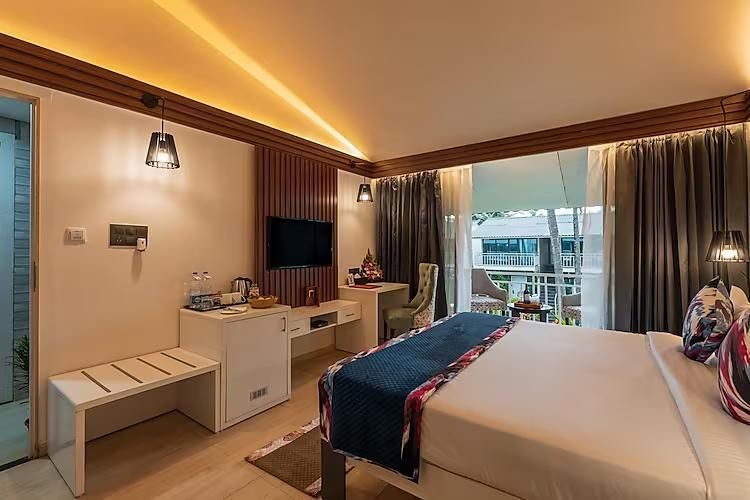 Foxoso LA Beach Resort Premium Room with Balcony