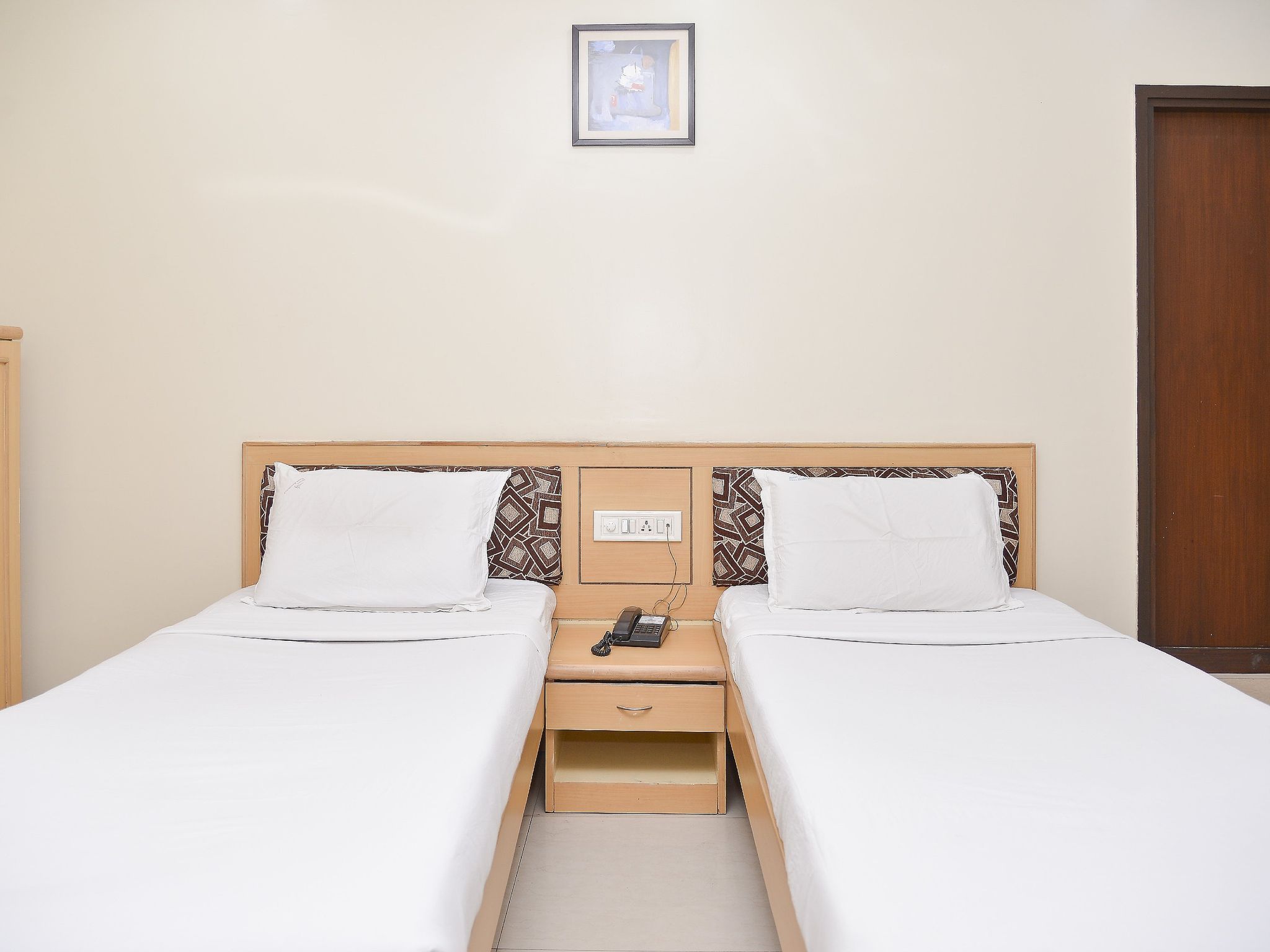 Hans Residency Executive Room AC 6