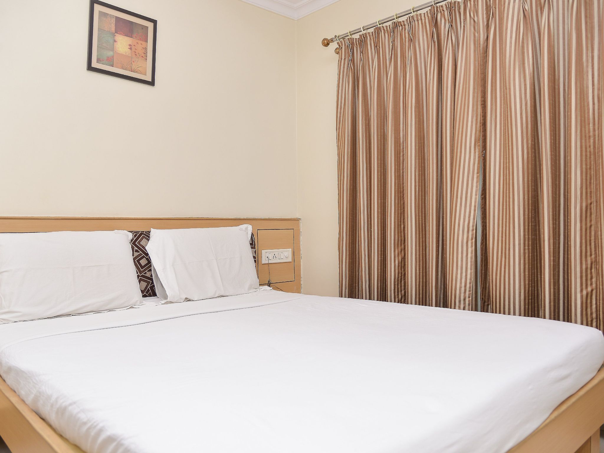 Hans Residency Standard Non AC 4