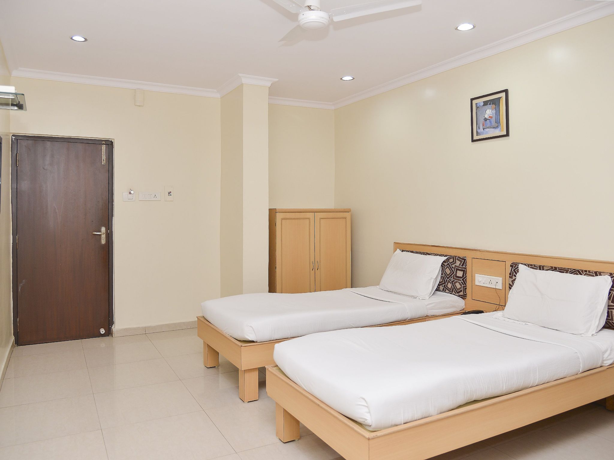 Hans Residency Executive Room AC 4