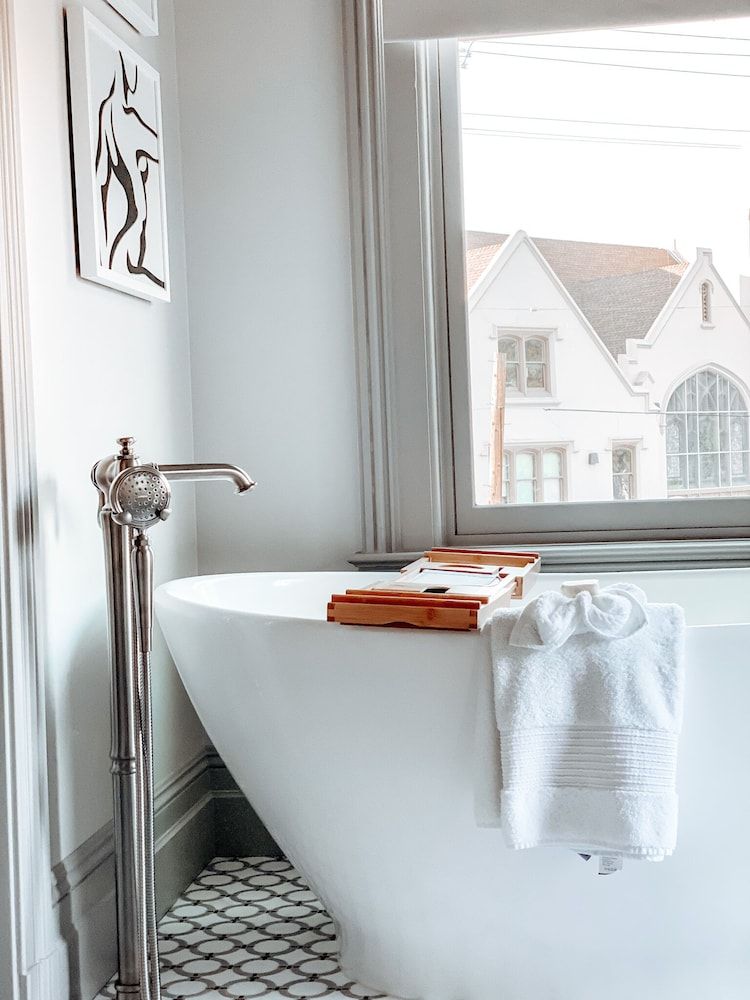 The McClelland House 1 King Bed, Ensuite, (Master Suite) 8