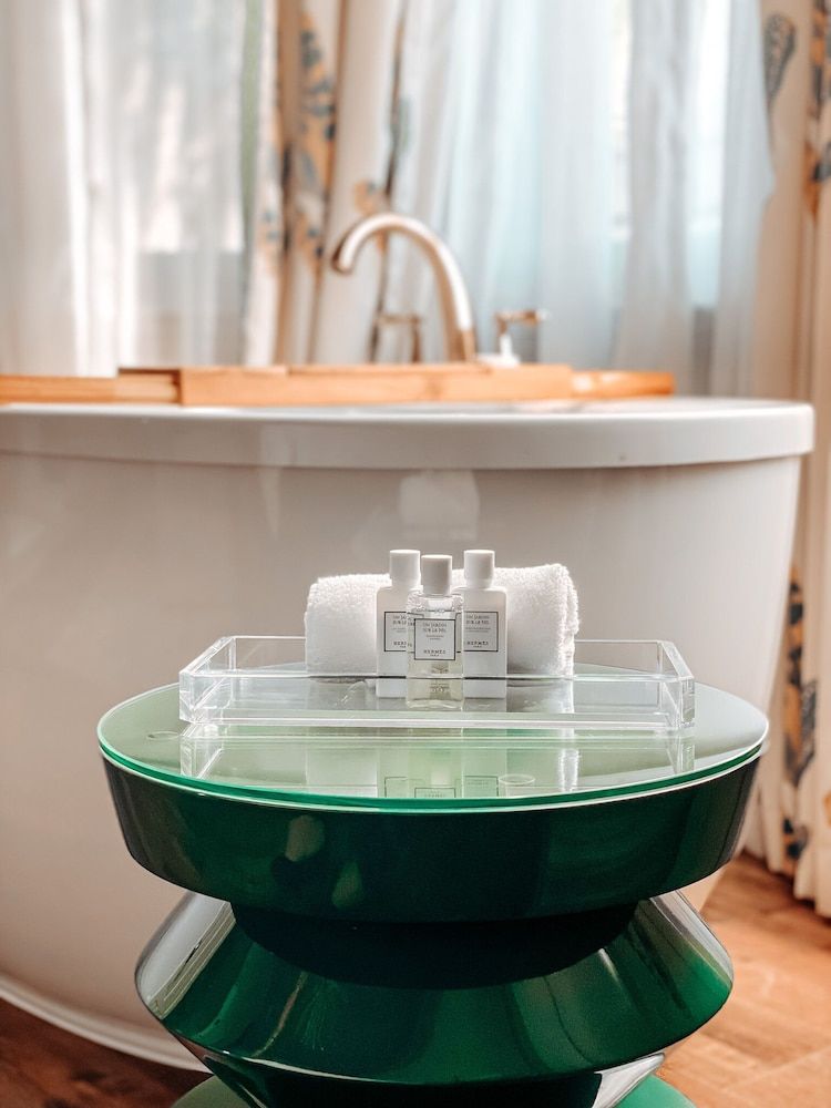 The McClelland House 1 King Bed, Ensuite, (Bond Suite) 14