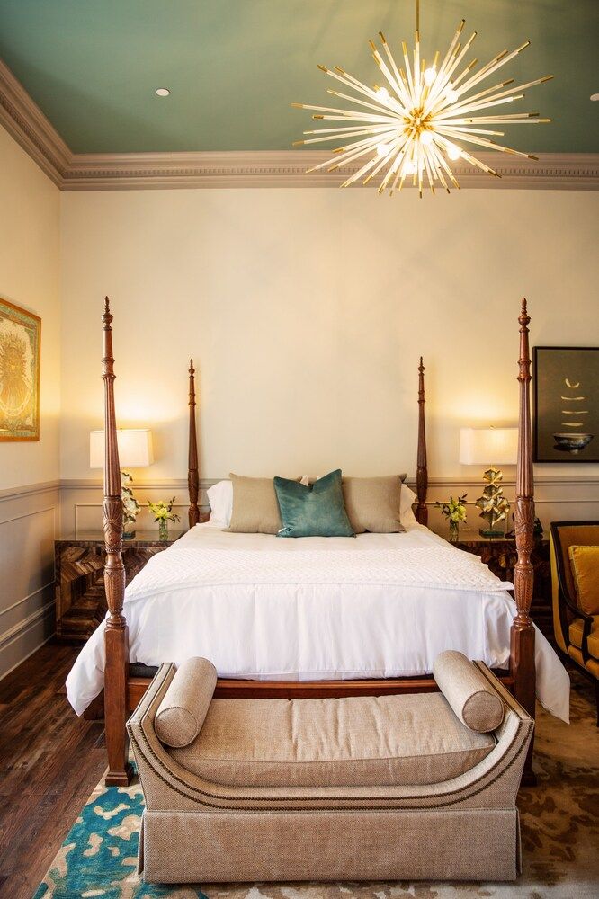 The McClelland House 1 King Bed, Ensuite, (Bond Suite) 8