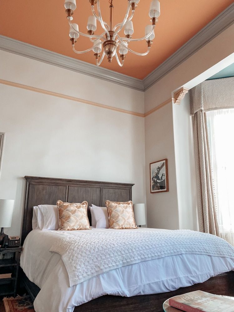 1 King Bed, Ensuite, (Aviation Suite)