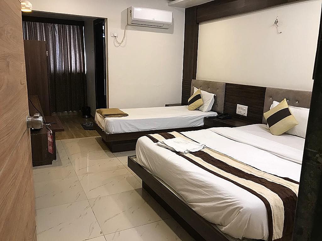 Hotel Ratna Deep Deluxe AC Room 2