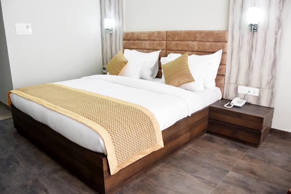 Rudraksh Hotel & Resort Deluxe 3X 2