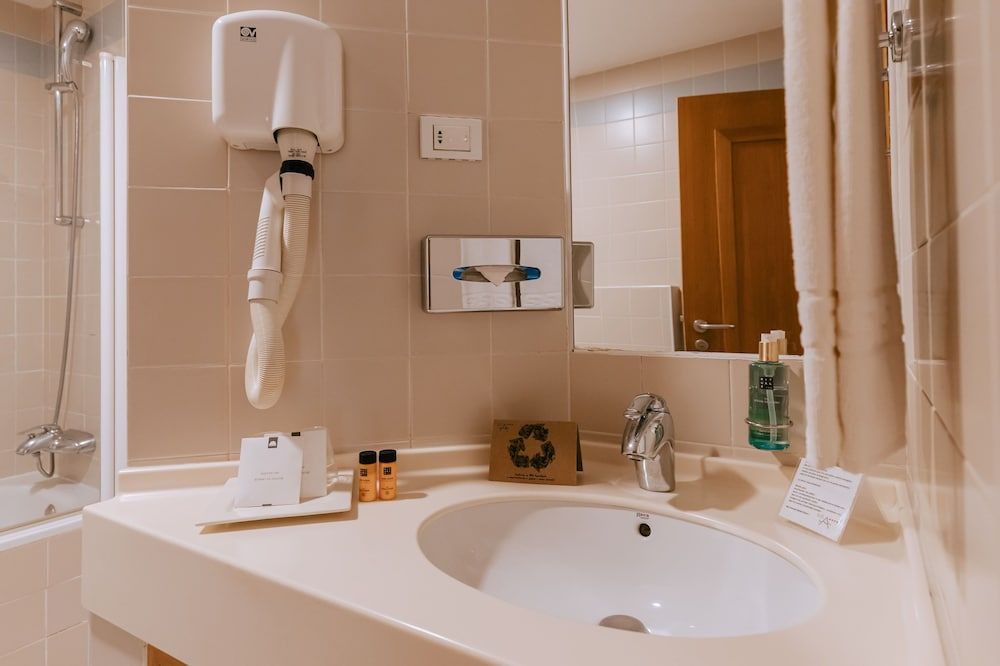 MS Aparthotel Apartment, 1 Bedroom, Balcony, Pool View (or River View) 12