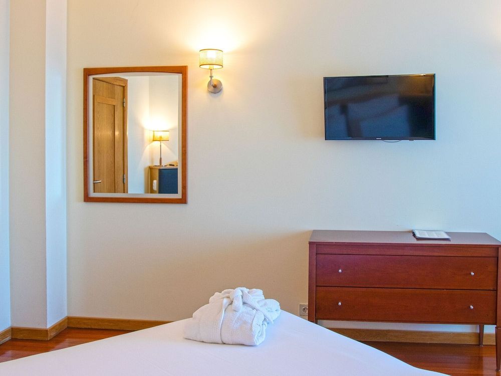 MS Aparthotel Apartment, 1 Bedroom, Balcony, Pool View (or River View) 2