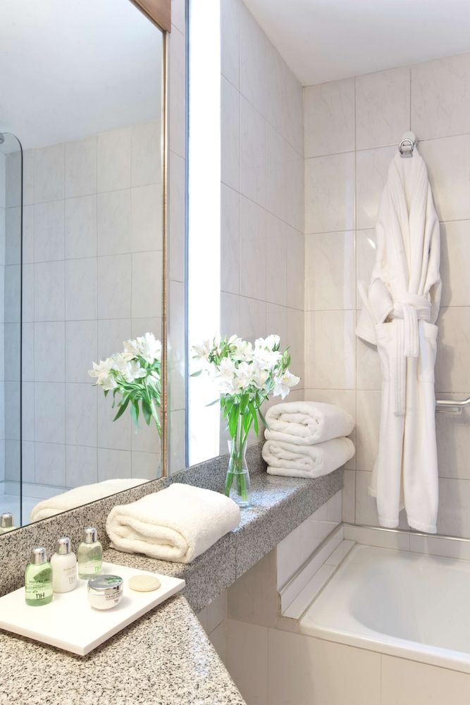 NH Cordoba Panorama Standard Triple Room 5