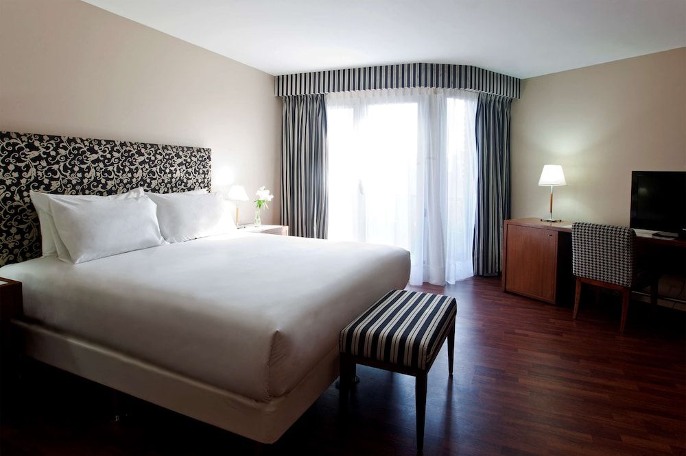 NH Cordoba Panorama Standard Triple Room 2