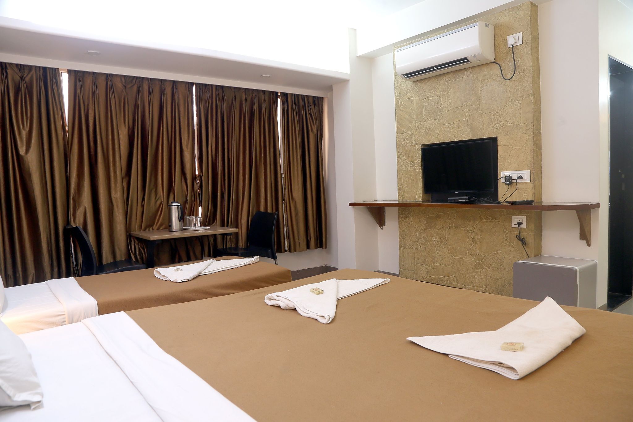 Hotel Gokul Deluxe AC Room 8