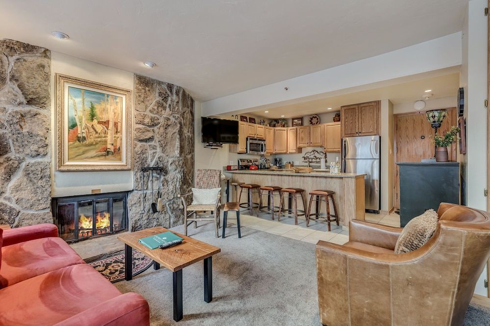 Laurelwood Condominiums