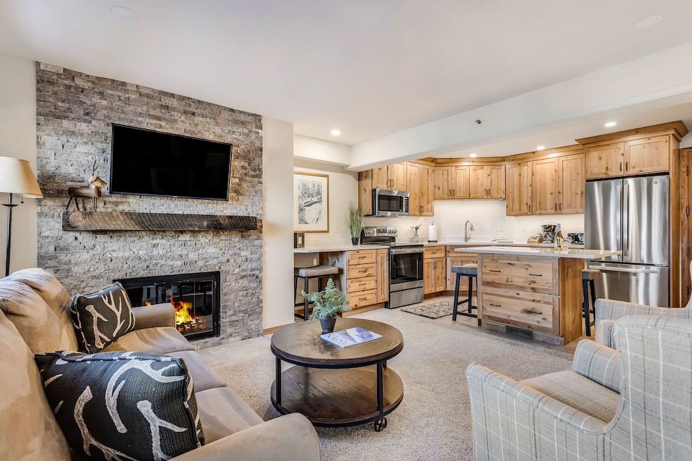 Laurelwood Condominiums