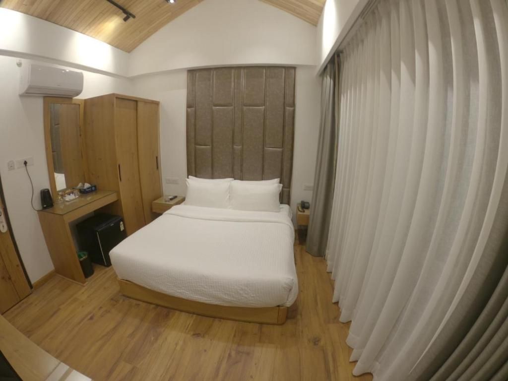 Moksha Riverside Resort Deluxe River Facing with Balcony 4