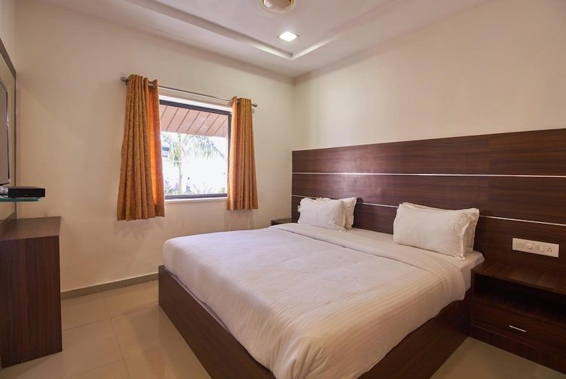 Banyan Paradise Resort Deluxe Room 2