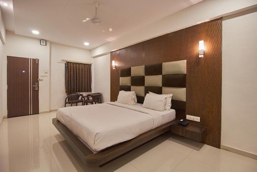 Banyan Paradise Resort Deluxe Room 3