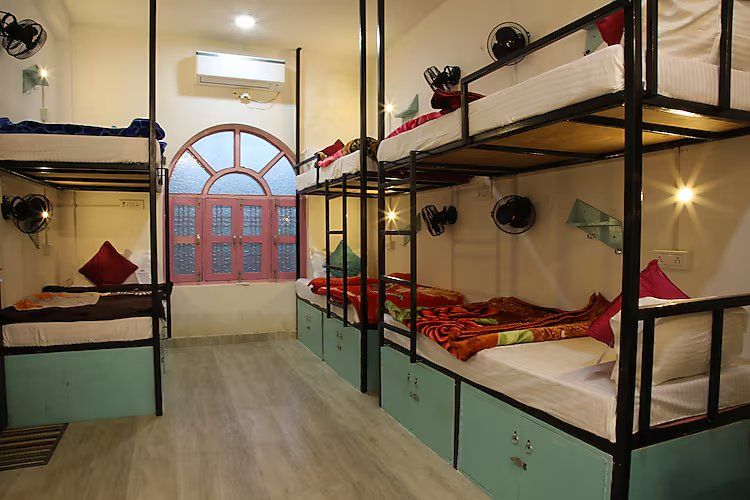 6 Beds Mixed AC Dorm with Attached Bathroom