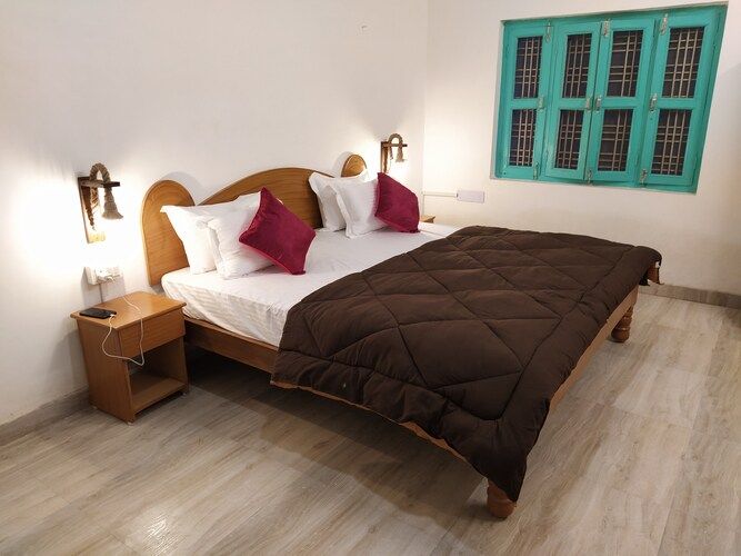 Moustache Khajuraho Deluxe Private Room without AC and Attached Bathroom 5